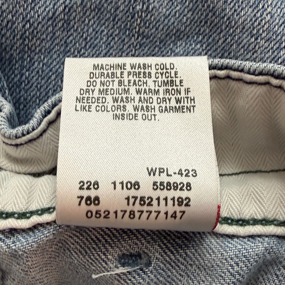 Levi’s Red Y2K Denim Bermuda Shorts Embroidered Relaxed Fit Size 26 - Picture 9 of 14